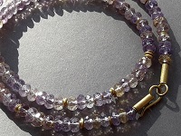 Amethrinkette mit Elementen in 750 Gelbgold
