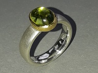 Ring in Sterlingsilber und 900 Gold mit Peridot