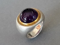 Ring in Sterlingsilber und Feingold mit Amethyst